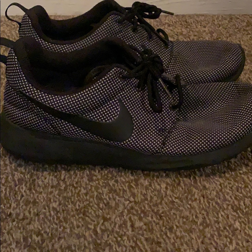 Nike - Picture 2 of 2